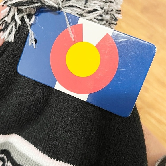 NWT! Black and White Unisex Pom-Pom Knit SPELL-Out COLORADO Kid's Beanie. OS - Picture 7 of 7